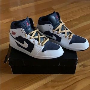 Air Jordan’s 11 Mid (Sz. 8.5)